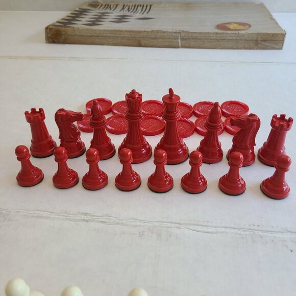 Gallant Knight Staunton Design Chess Set With Checkers - Picture 5 of 9